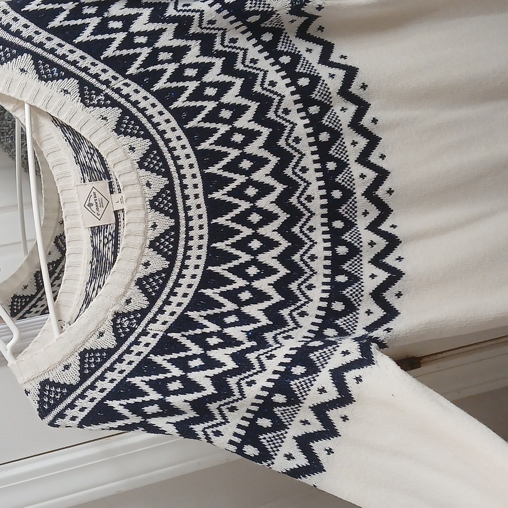 Navy and Off White Patterned Sweater Size Large - Picture 5 of 10
